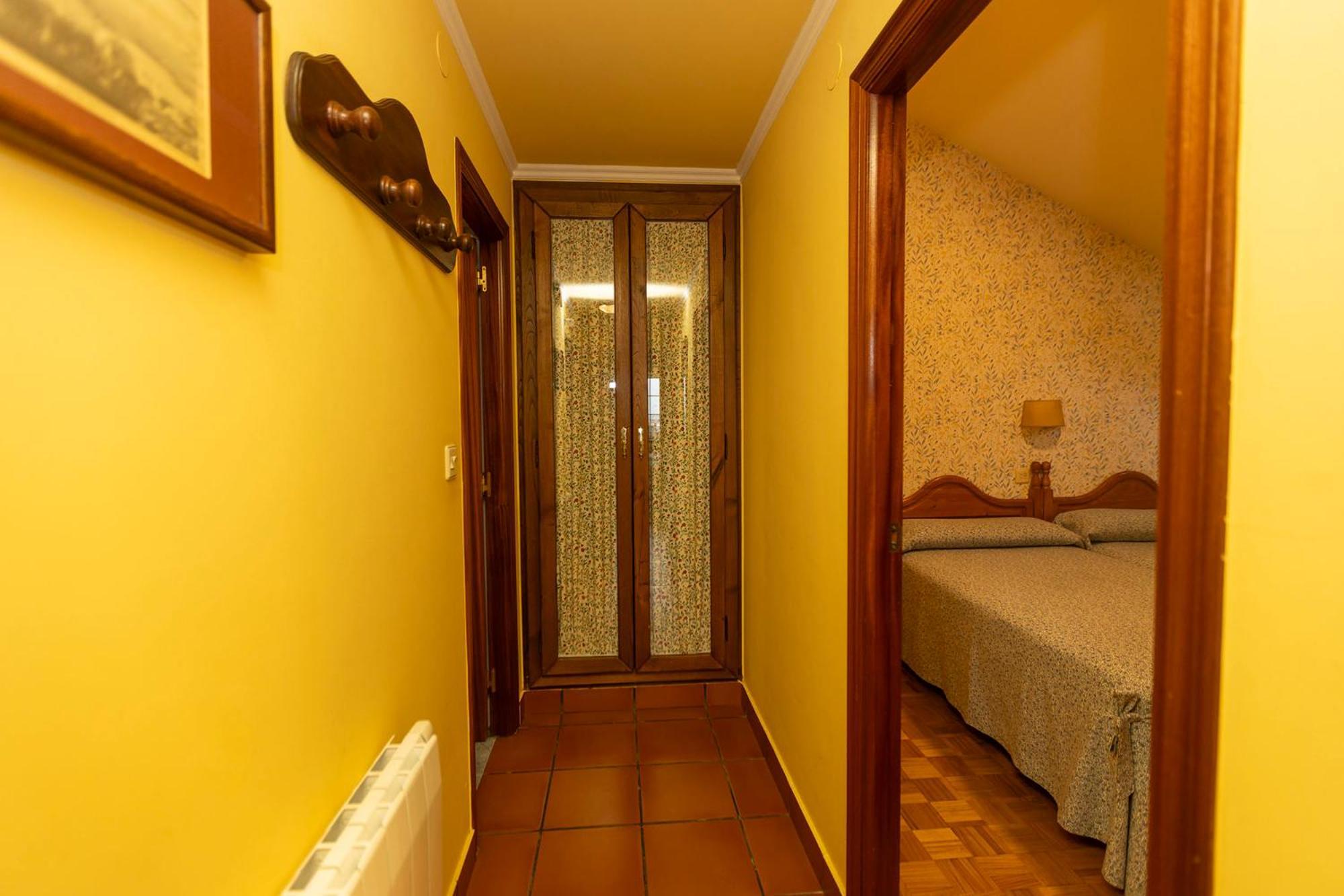 Escuder Apartamentos Turisticos Ribadeo Exterior photo